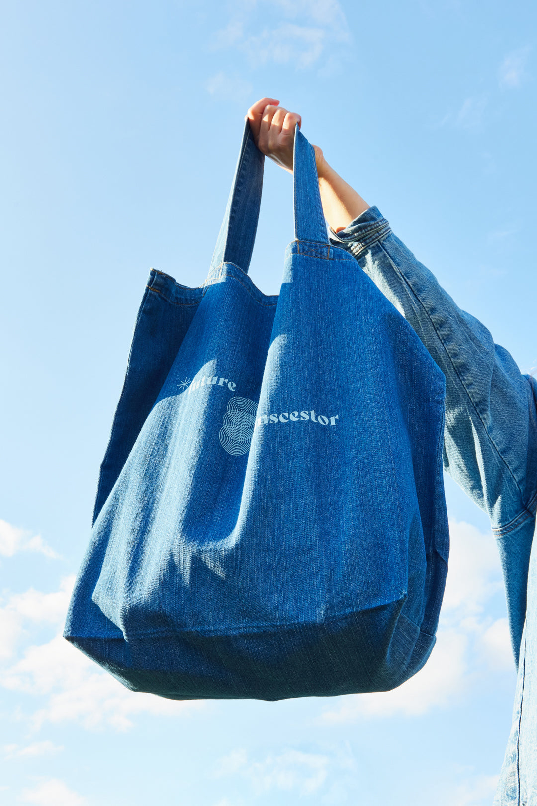 Future Transcestors Tote Loveis Wise